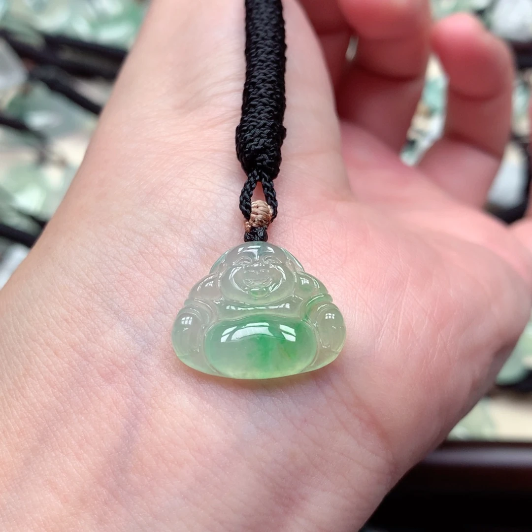 翡翠未镶嵌颈饰佛公