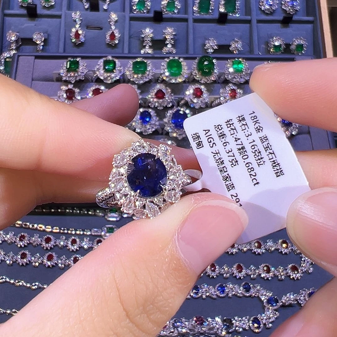 蓝宝石戒指18K金镶嵌