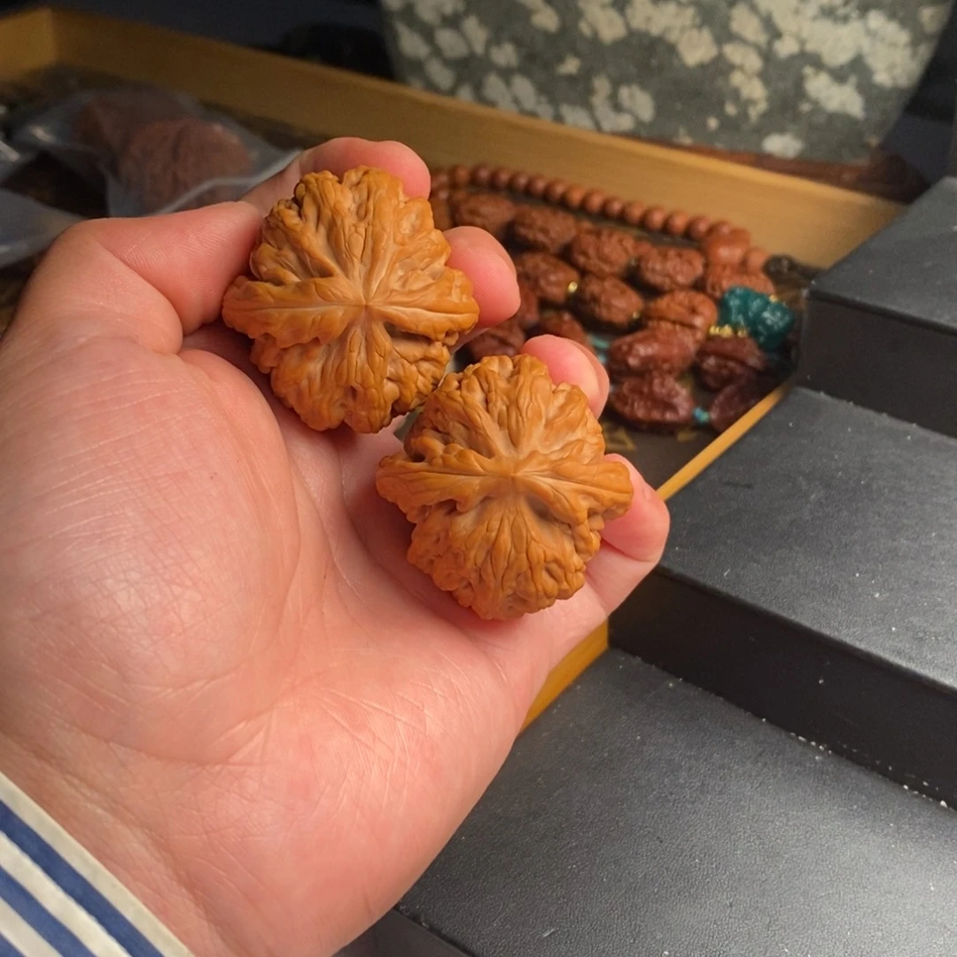 知***足文玩核桃吊坠核为贵