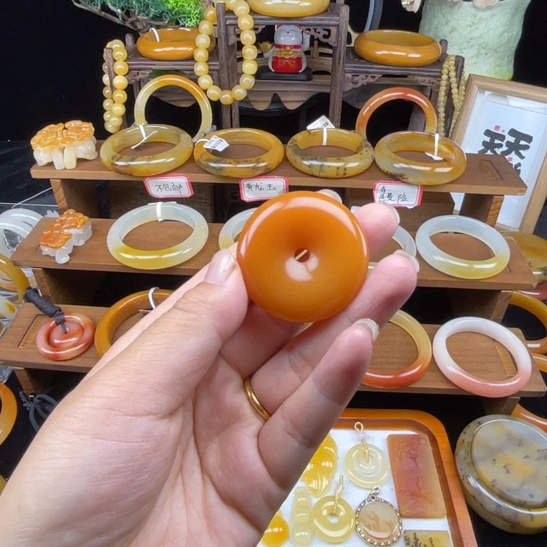 石英质玉（黄龙玉）未镶嵌颈饰缅黄平安扣