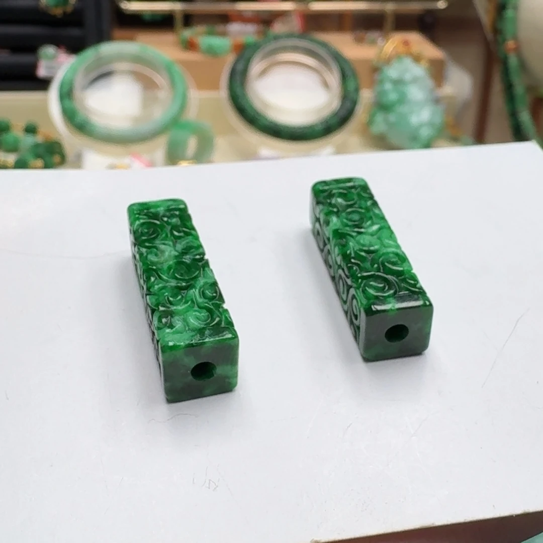 翡翠未镶嵌颈饰翡翠吊坠（裸）