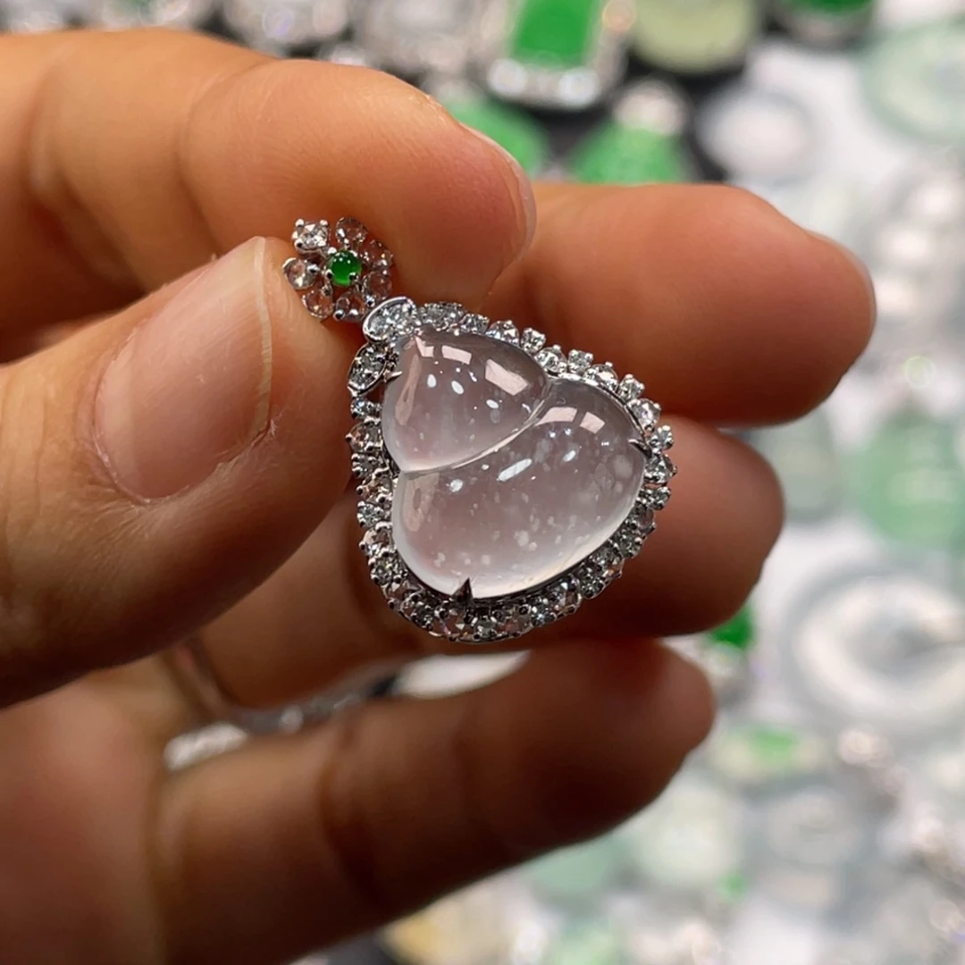 翡翠18K金镶嵌颈饰