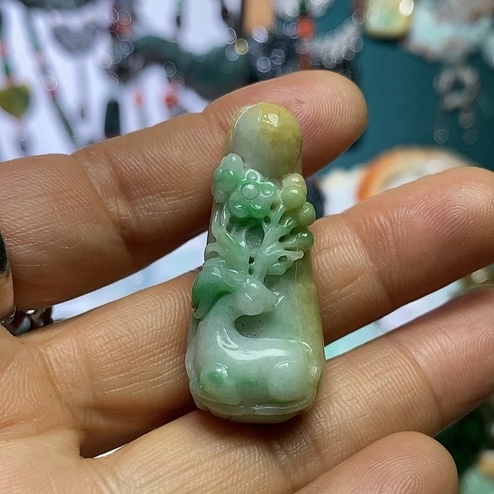 翡翠未镶嵌吊坠(赠链)