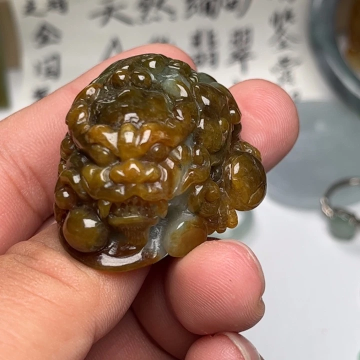 翡翠未镶嵌颈饰貔貅