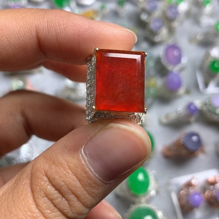 翡翠未镶嵌戒指铜托，卖裸石，需要二次镶嵌