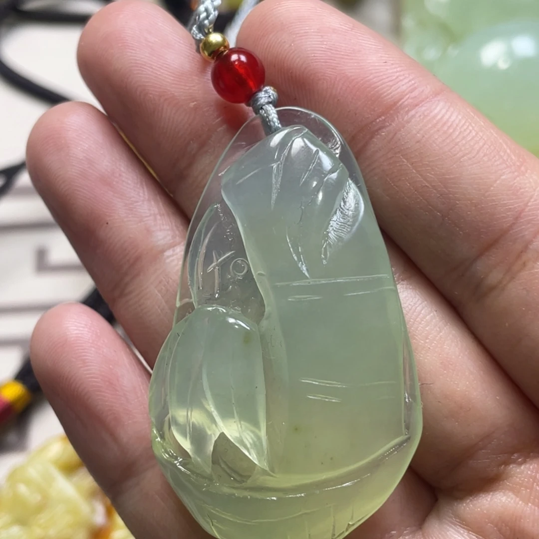 蛇纹石玉颈饰未镶嵌