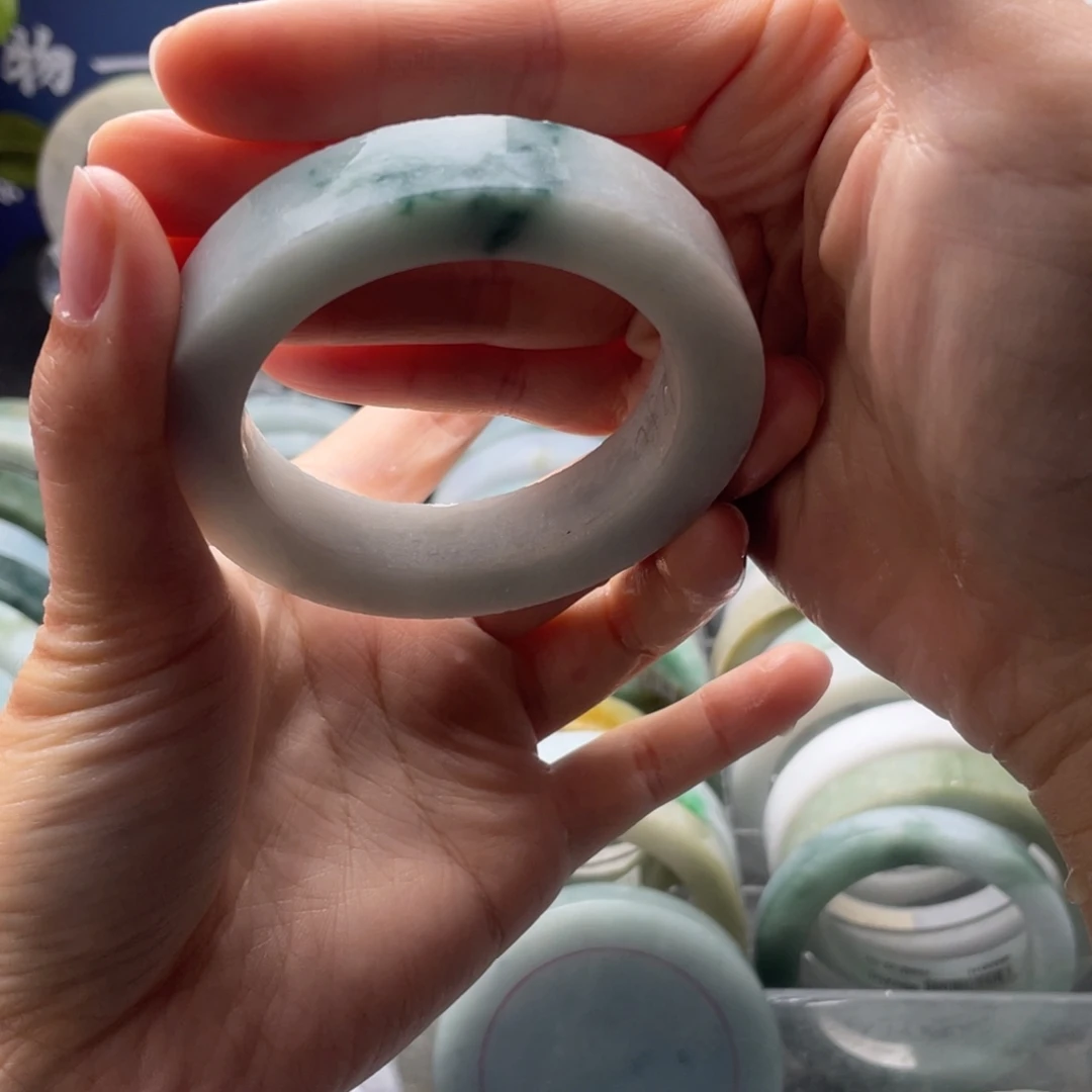 定制翡翠未镶嵌翡翠手镯