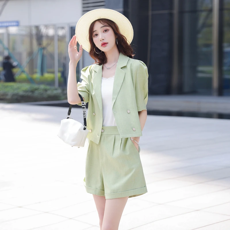 简约气质西装短裤套装