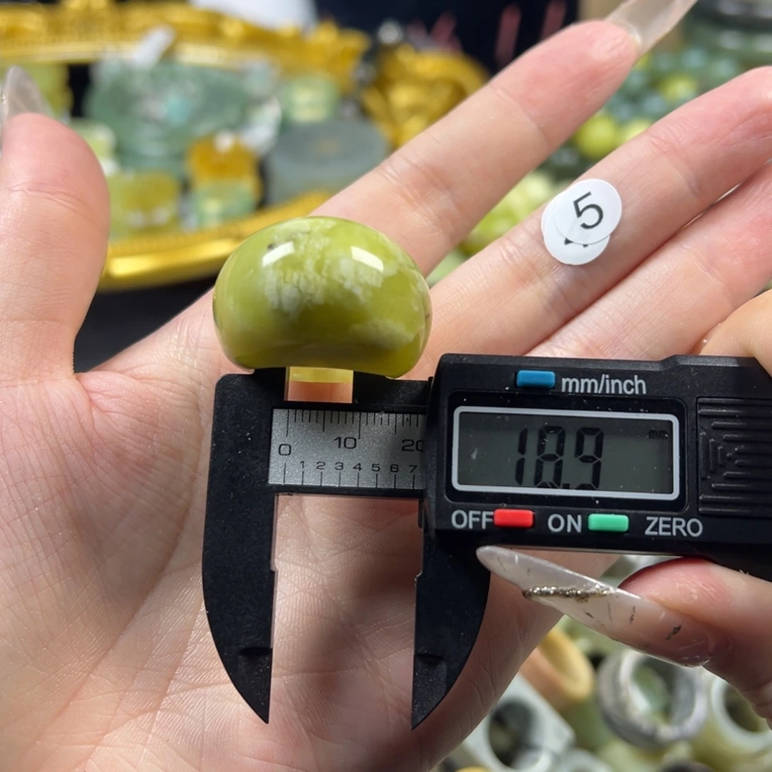 蛇纹石玉未镶嵌戒指