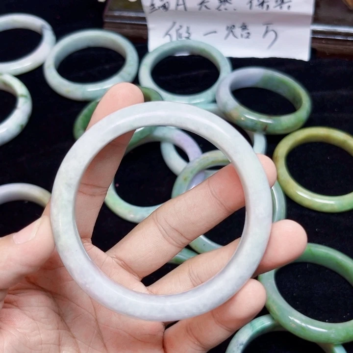 用***1翡翠未镶嵌手镯天然缅甸翡翠手镯