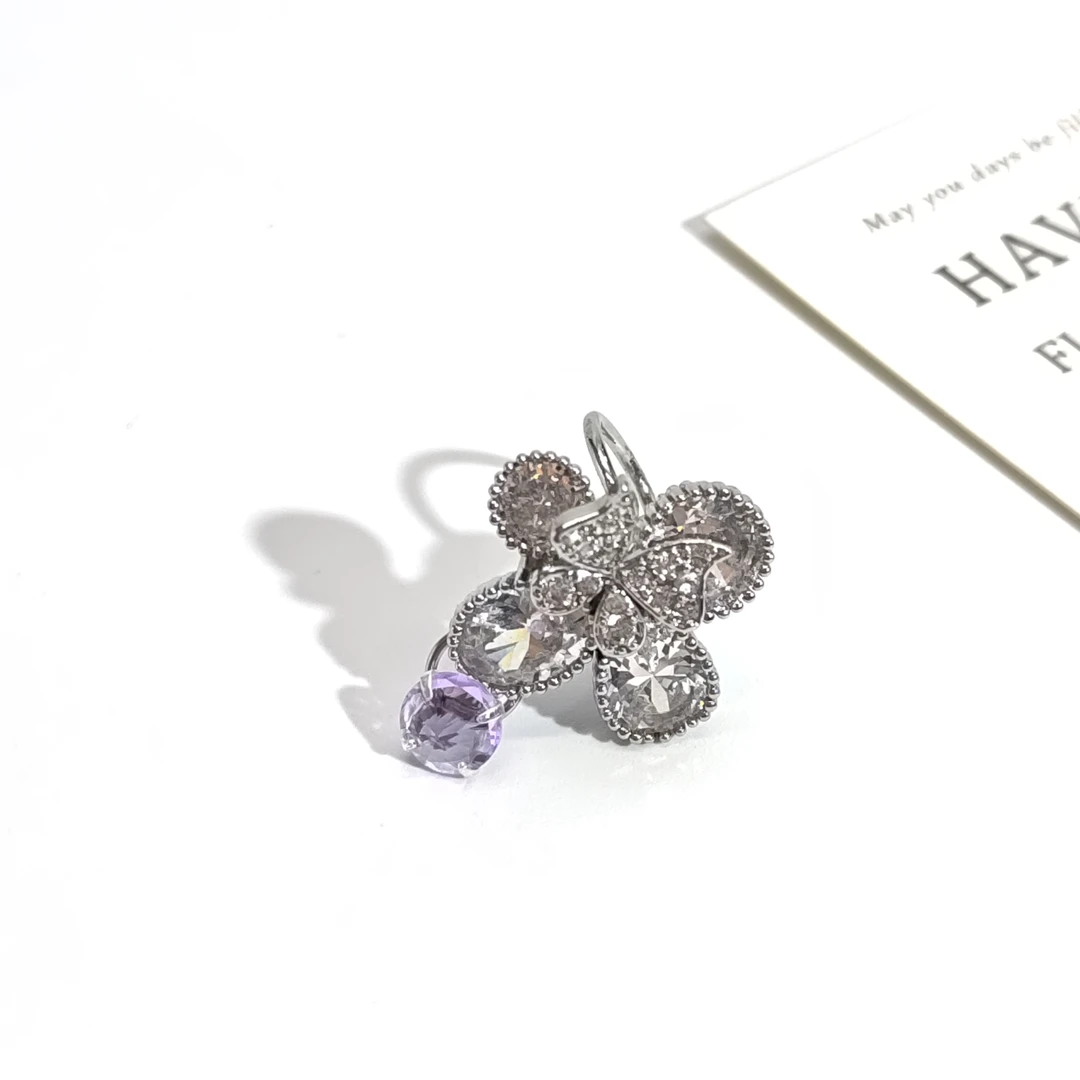 铜合金合成锆石耳饰 06729小众设计高级感精致气质四花蝴蝶形耳夹