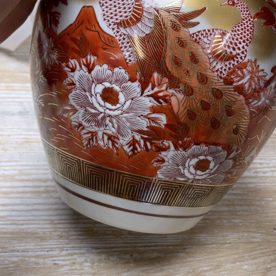 瓷片?***.密密麻麻地排列着一个