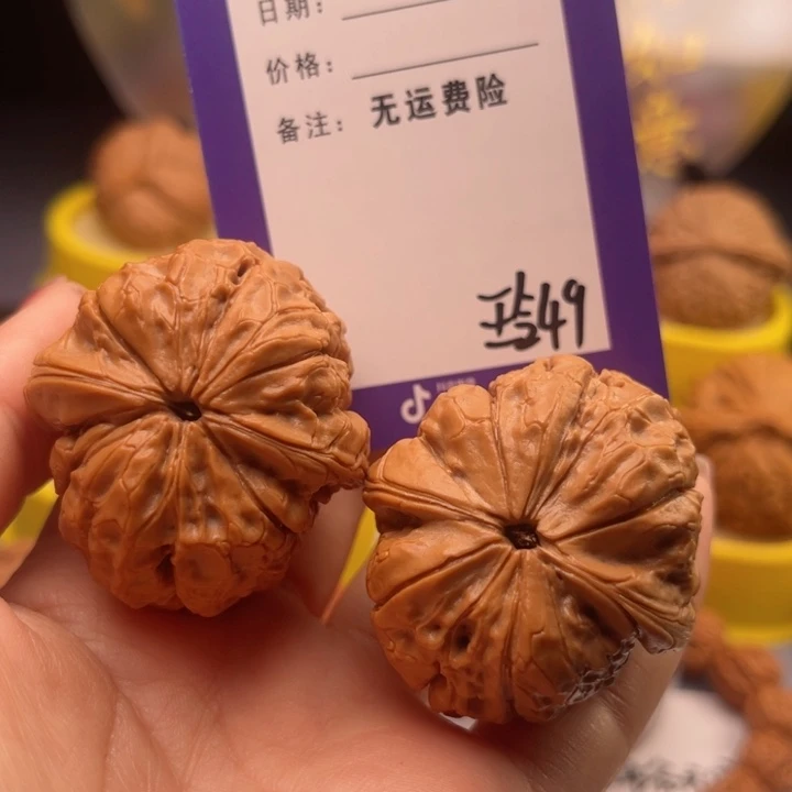 文玩核桃把件刘*龙文玩核桃把件49
