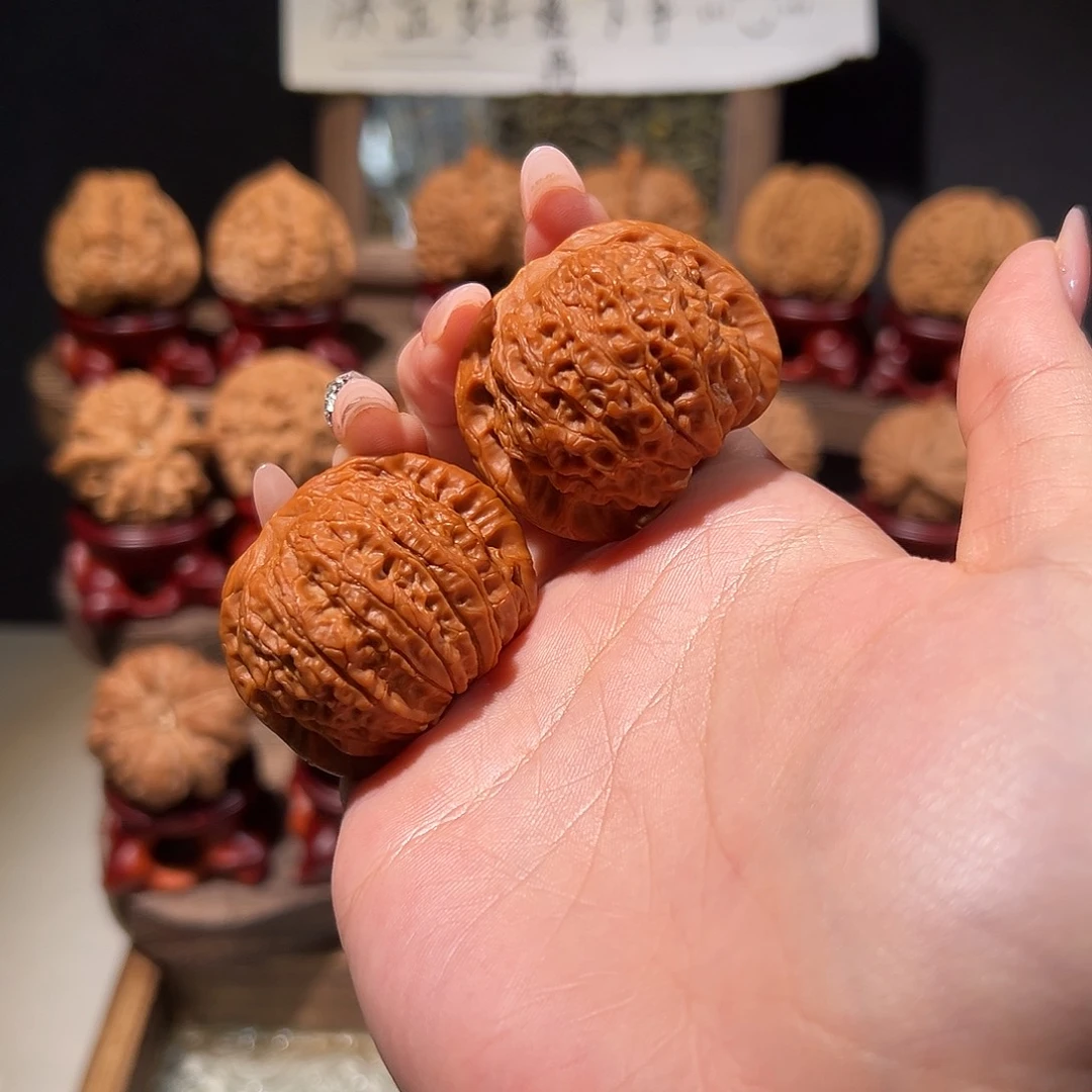 魏****把件文玩核桃血麒麟