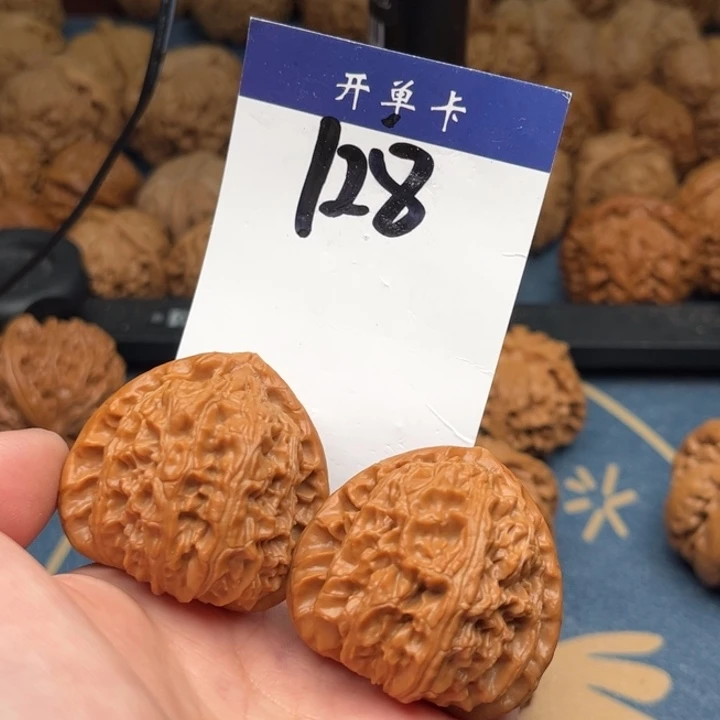 文玩核桃吊坠三角白 41精修 128