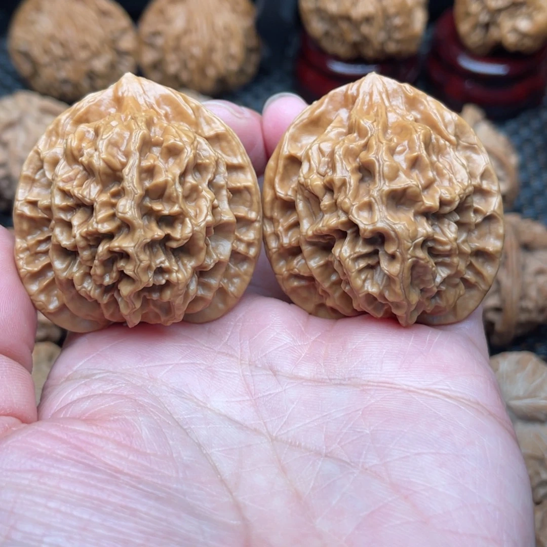 文玩核桃吊坠帝王狮子头44尺对歪