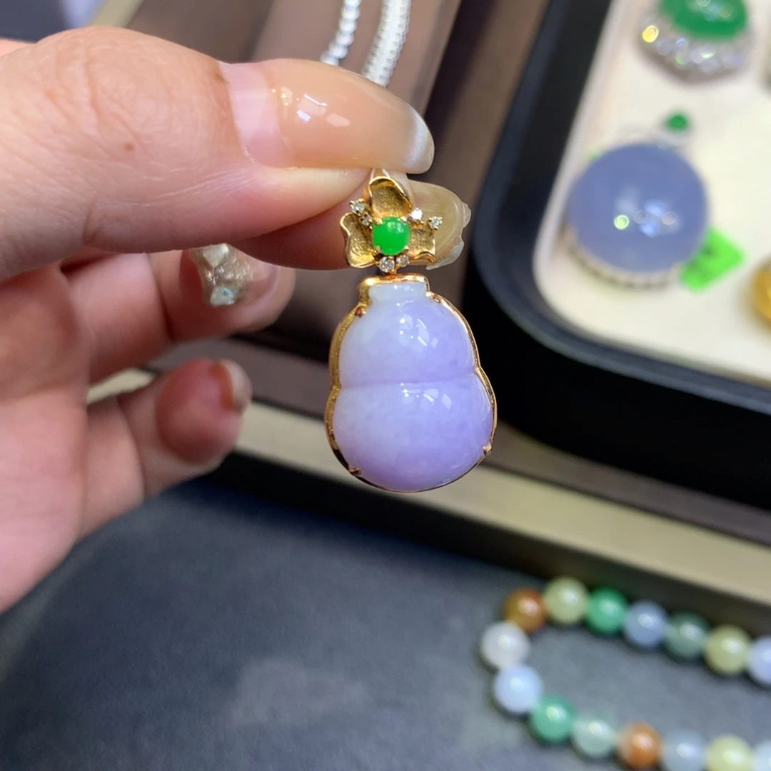 翡翠18K金镶嵌颈饰