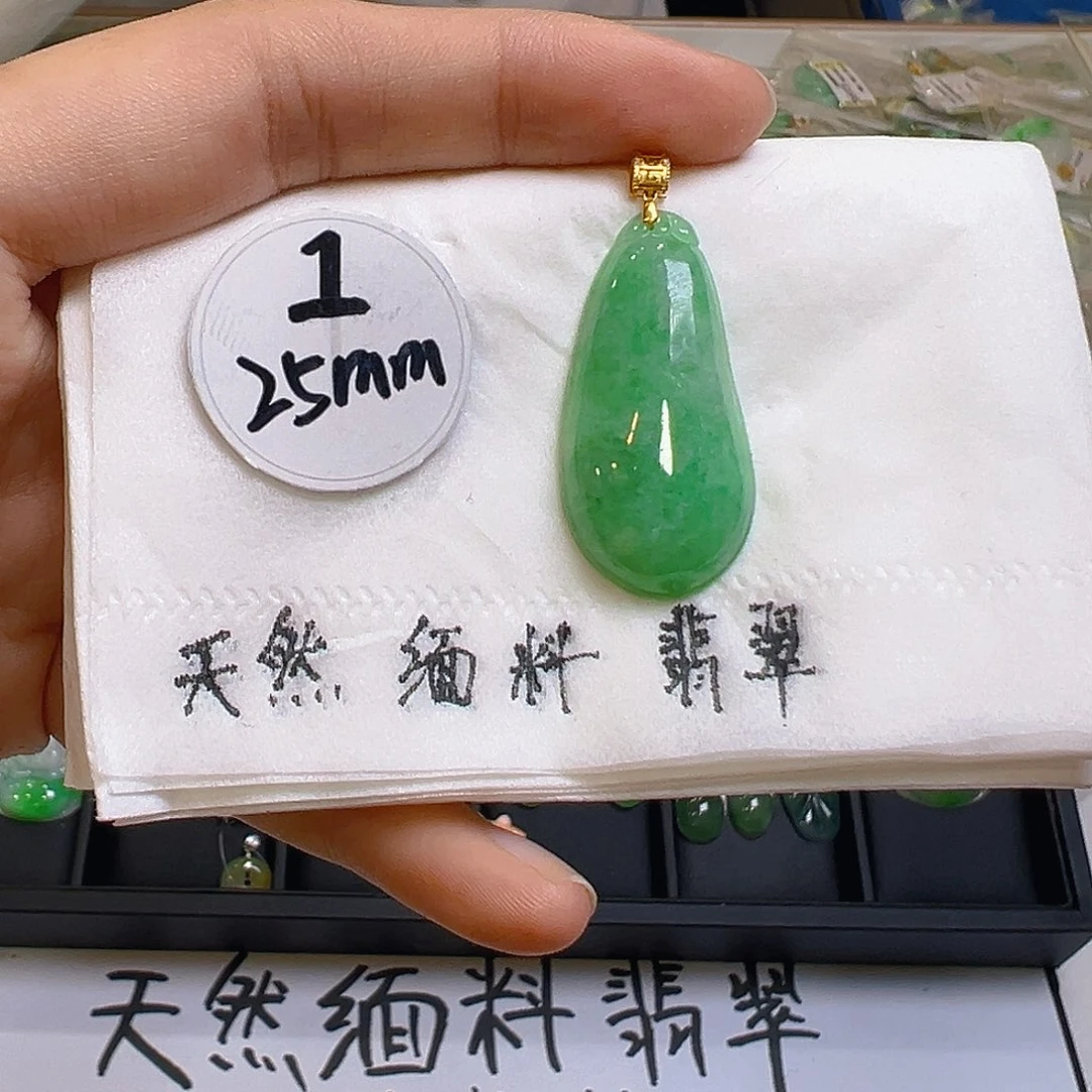 翡翠颈饰18K金镶嵌翡翠