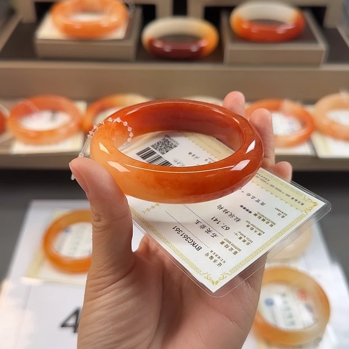 欧***猫石英质玉（黄龙玉）未镶嵌手镯