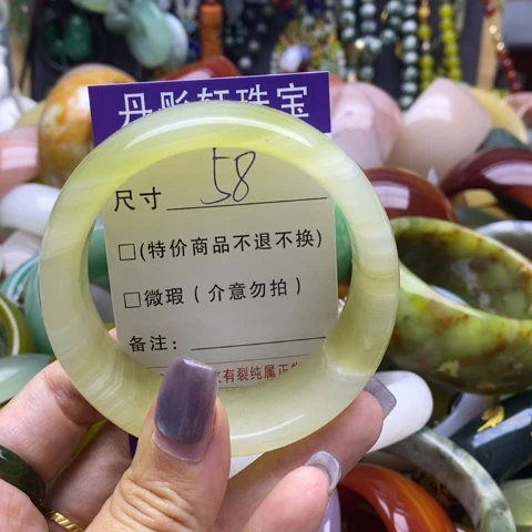 未镶嵌手镯石英质玉