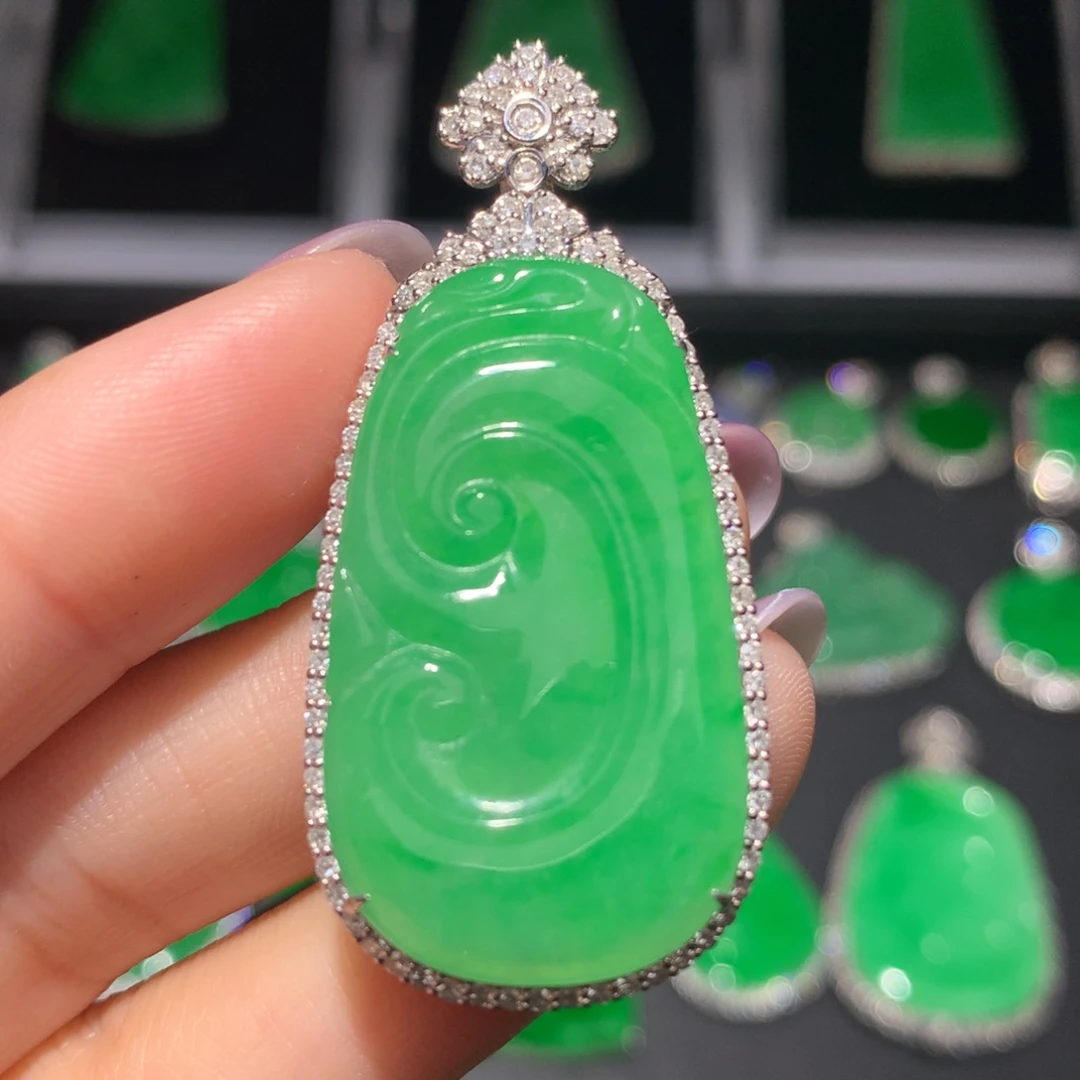 翡翠颈饰18K金镶嵌翡翠