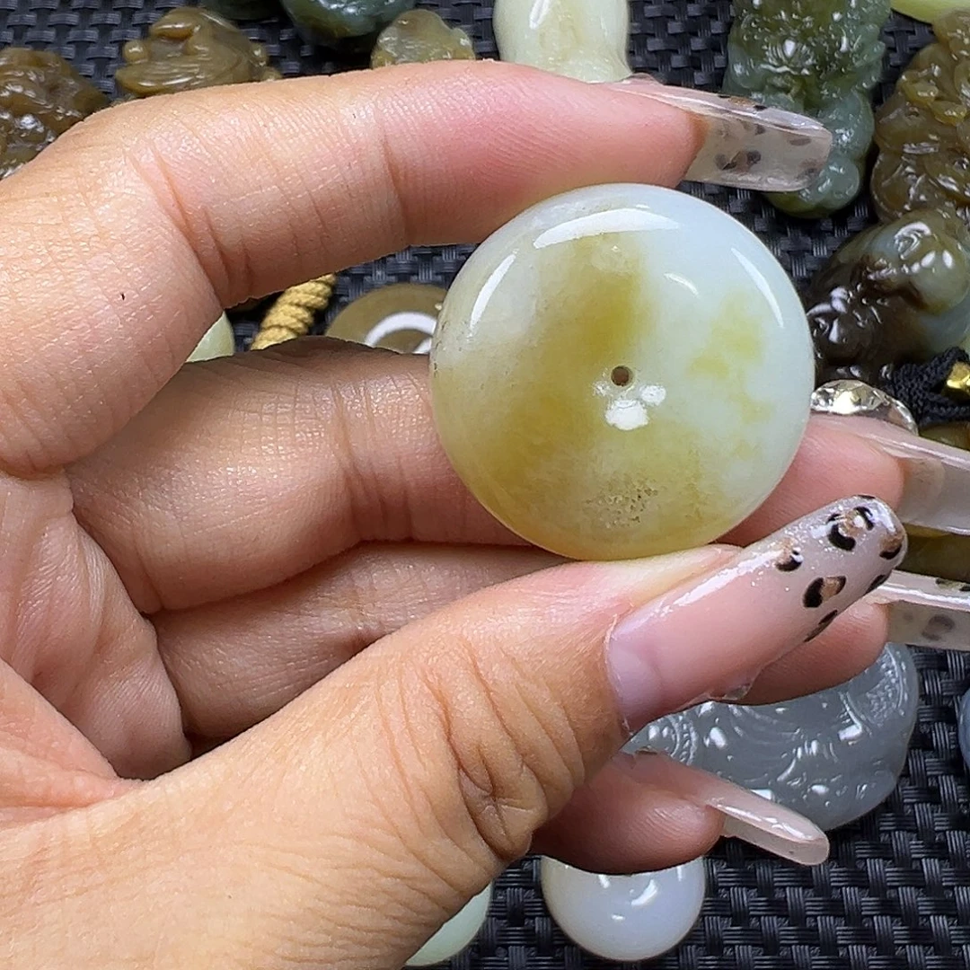 已***置和田玉未镶嵌颈饰微瑕有棉