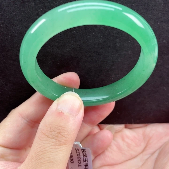 未镶嵌手镯石英质玉