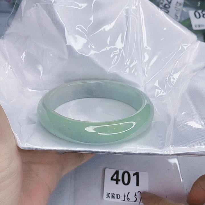 翡翠未镶嵌手镯一图一物实物为准（微瑕处理）
