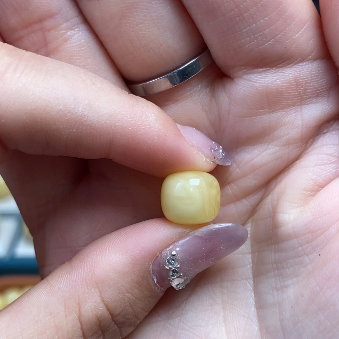 蜜蜡未镶嵌珠宝奇石10.3*8.8mm