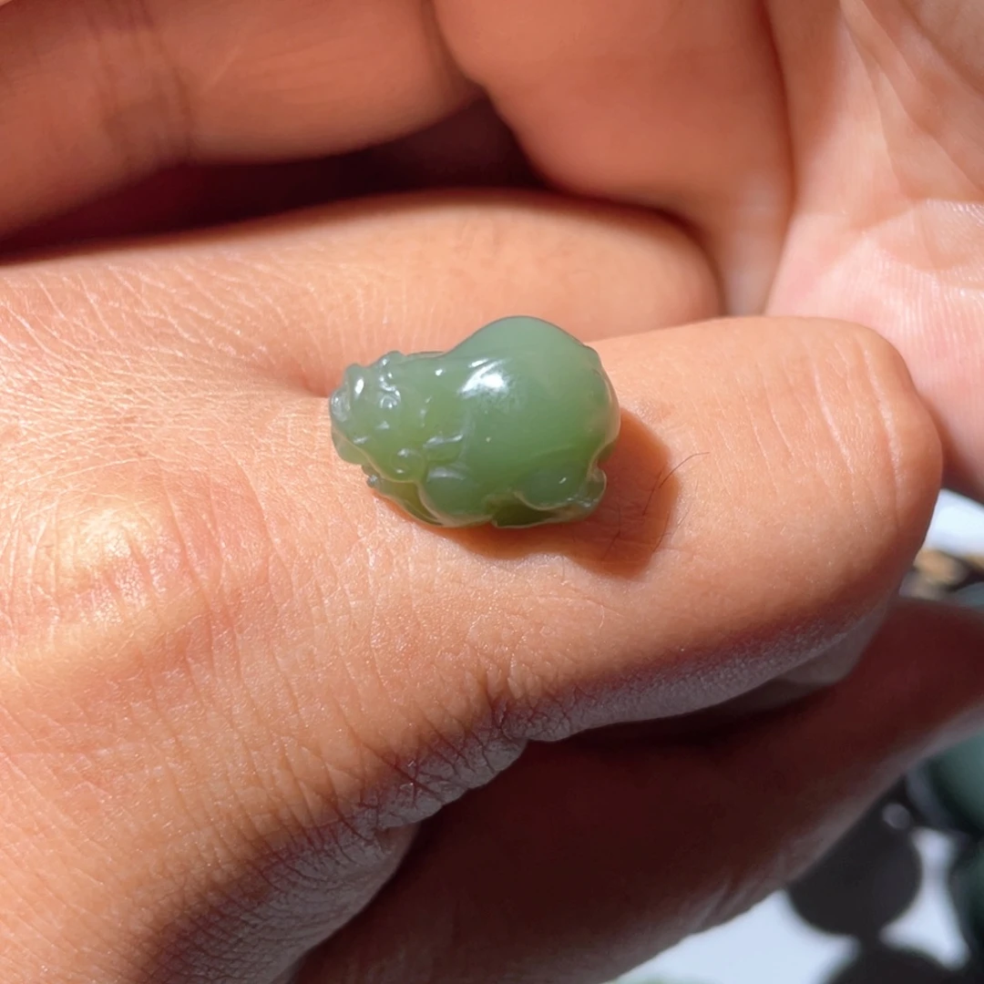 石***儿和田玉未镶嵌颈饰