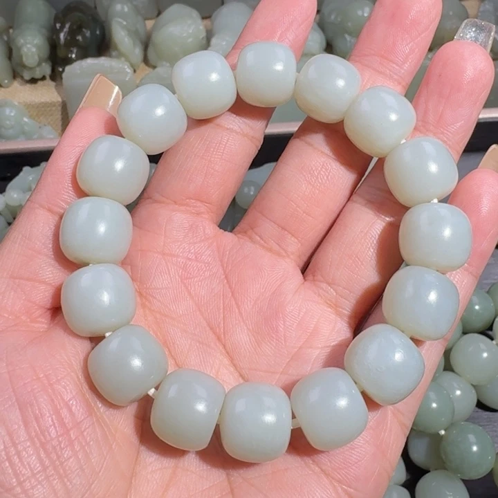 能***哥和田玉未镶嵌颈饰