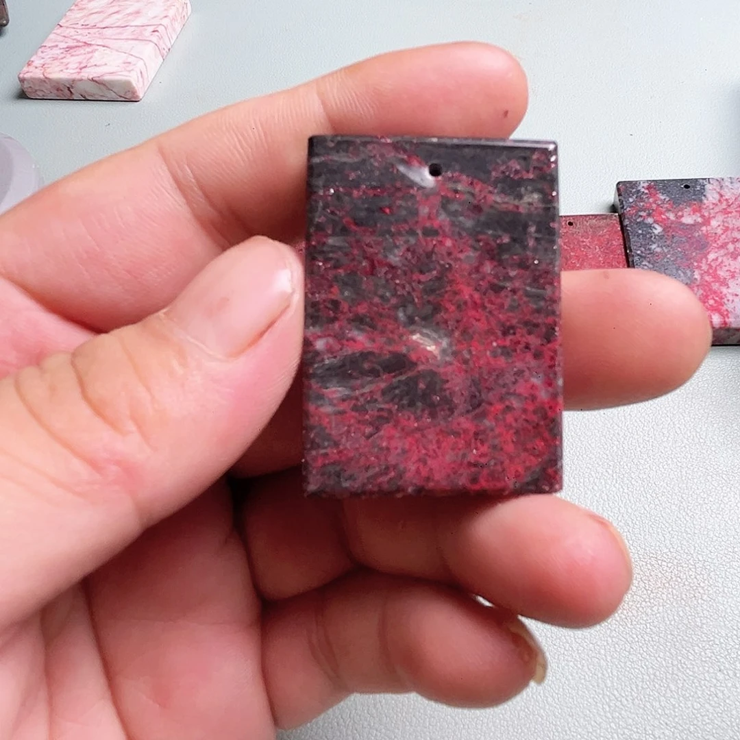 天然朱砂辰石吊坠