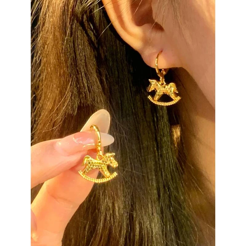 铜合金锆石耳饰 新中式国潮风丨碎碎冰摇摇小木马耳钉 J011