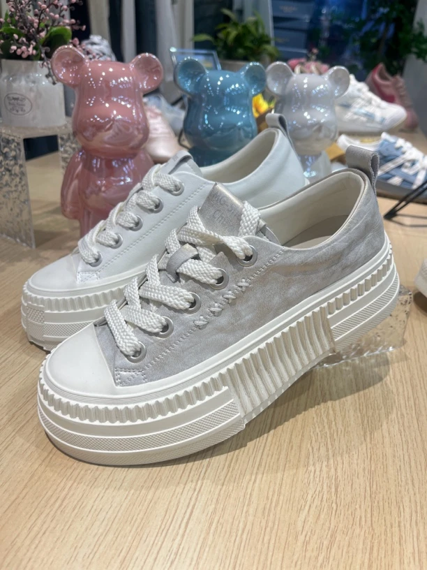 厚底防滑板鞋运动休闲板鞋增高职场休闲风小白鞋布鞋