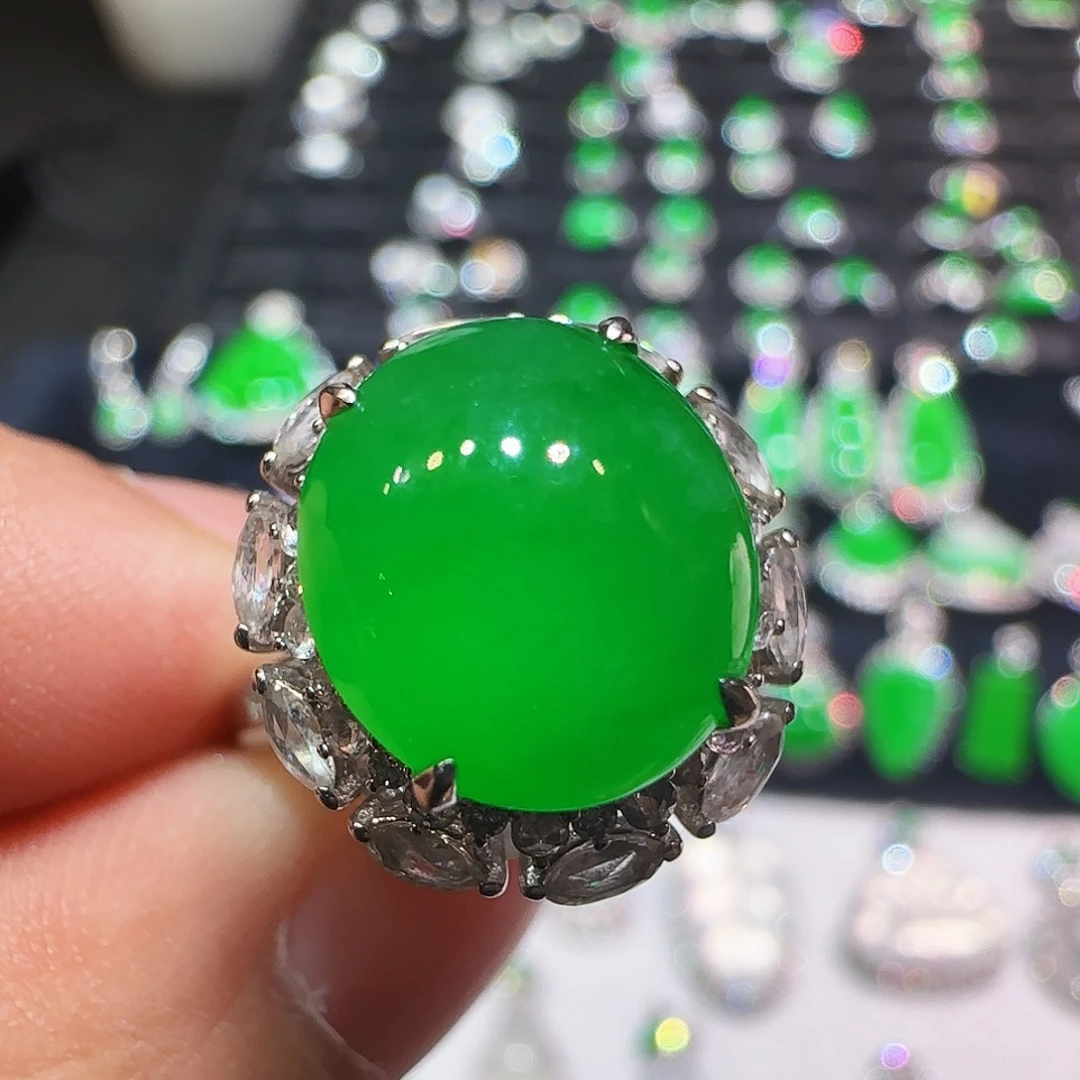 翡翠18K金镶嵌戒指