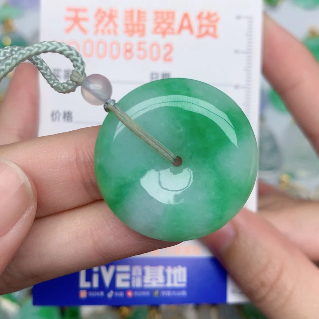 翡翠未镶嵌颈饰扣