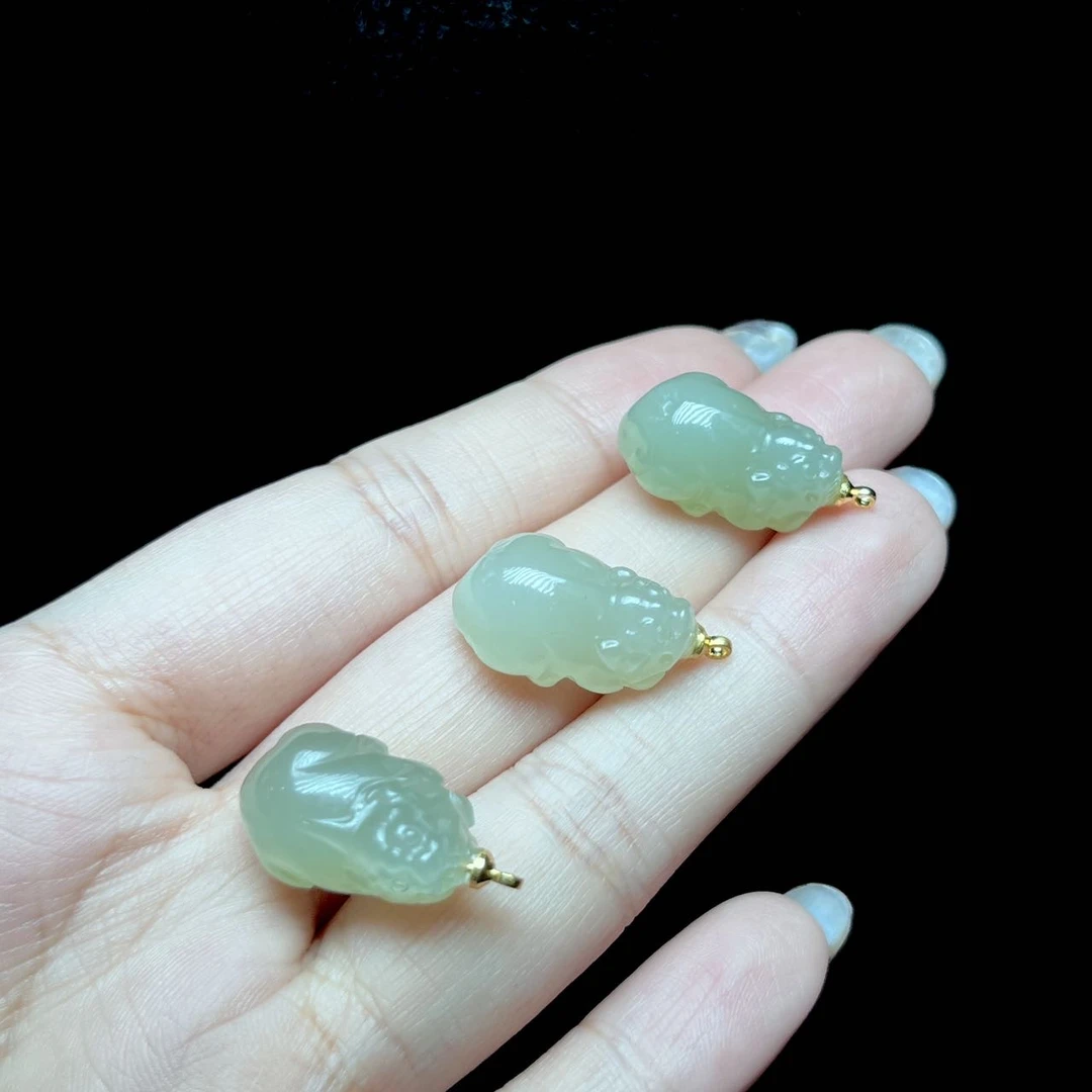 【小宝珠宝】24 T77191-和田玉吊坠-多样性发一件-18*11*8mm