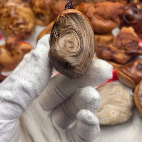 【闪购商品】柏木（崖柏）是**呀正宗太行陈化圈眼原皮挂坠把件