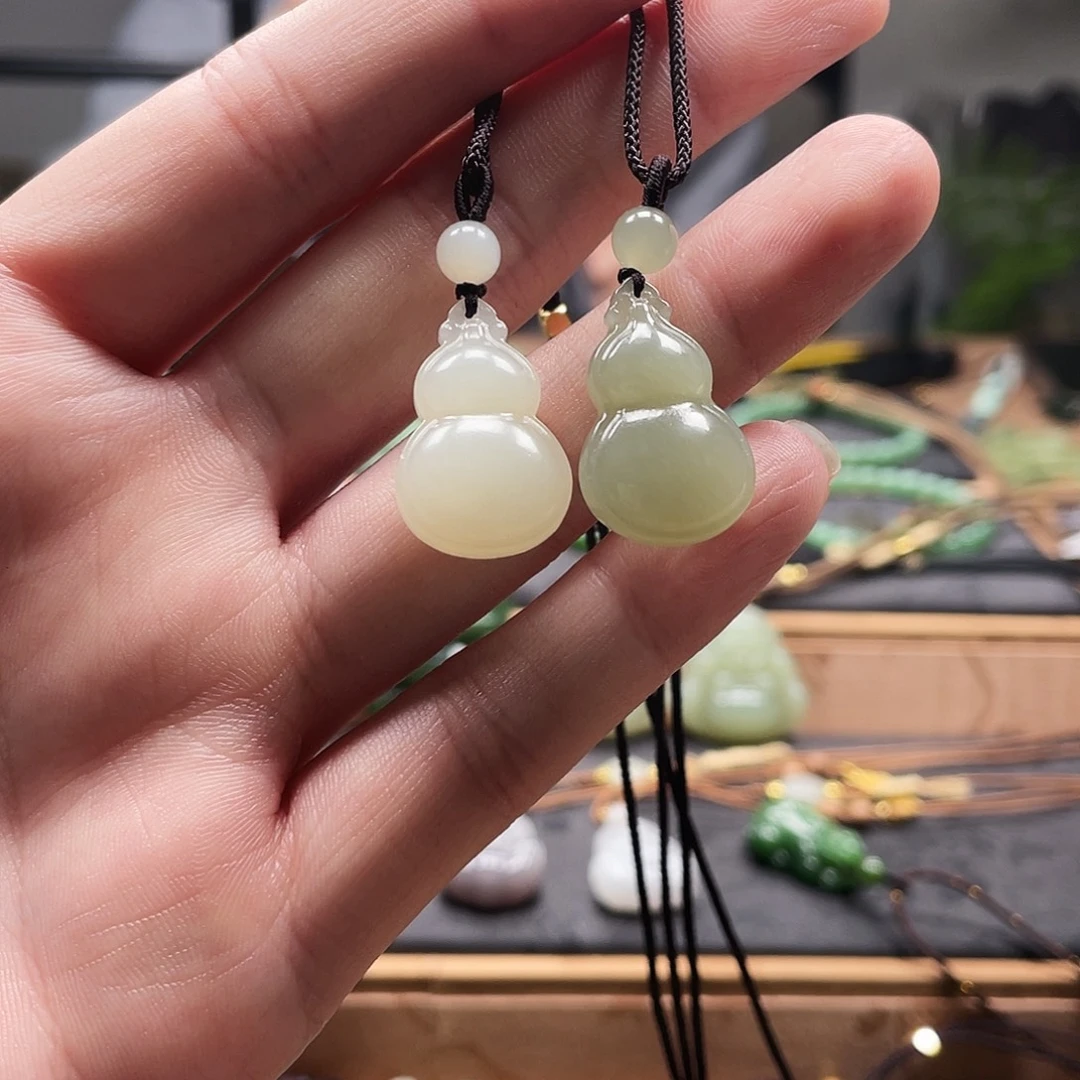 和田玉未镶嵌颈饰多样性发一