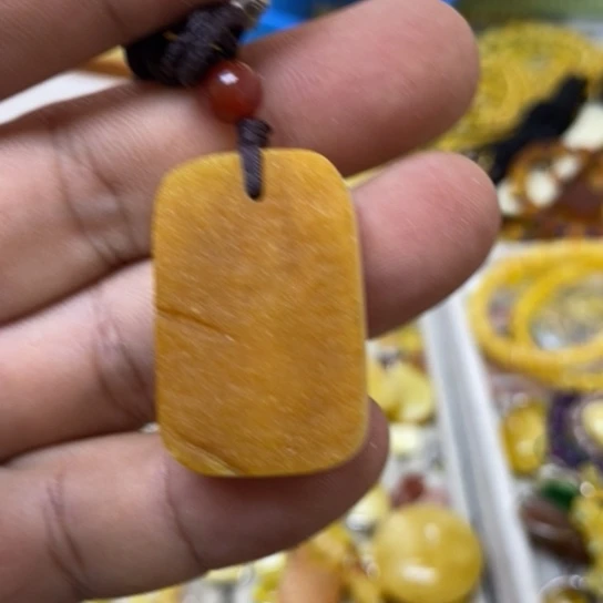 蜜蜡未镶嵌裸石吊坠