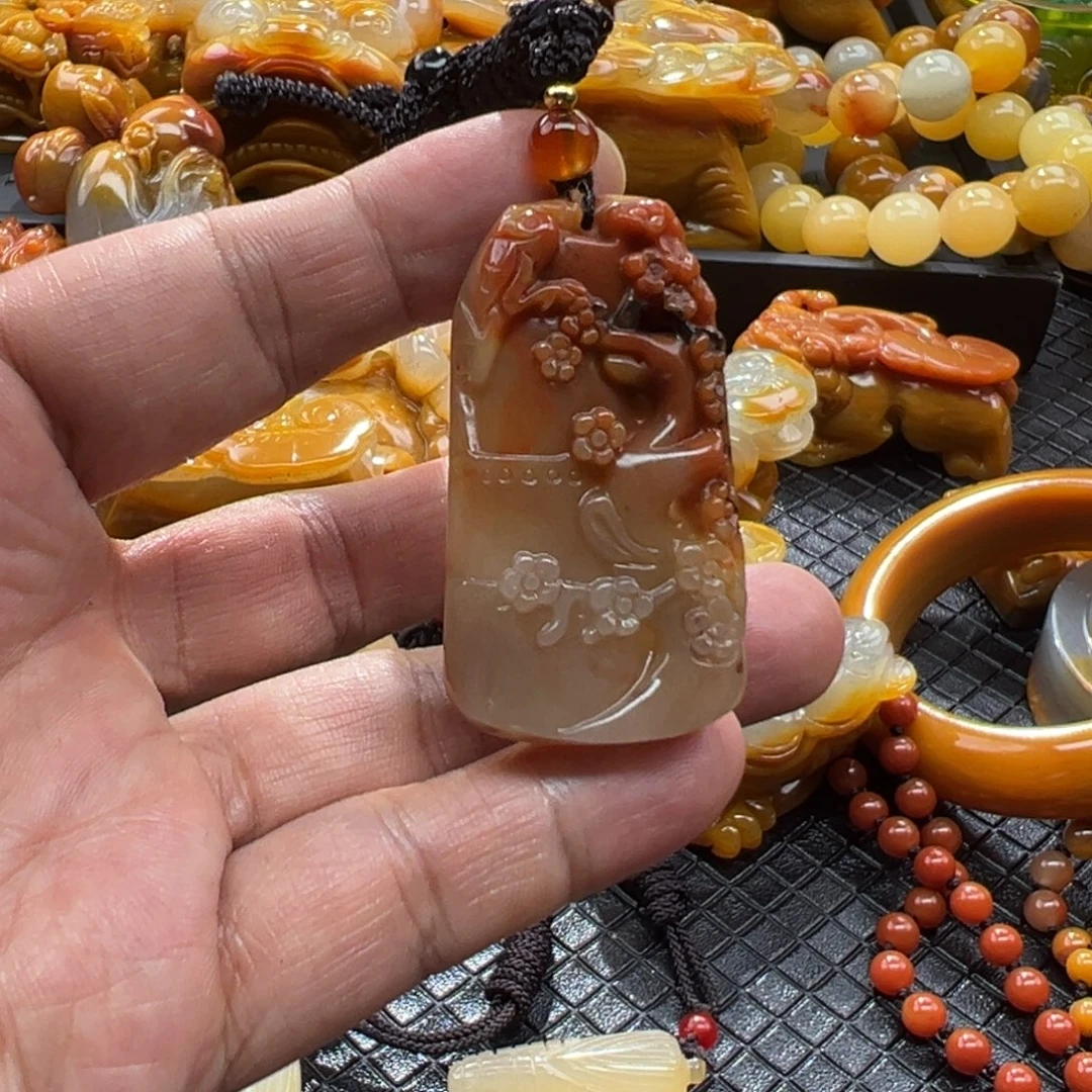 颈饰未镶嵌石英质玉