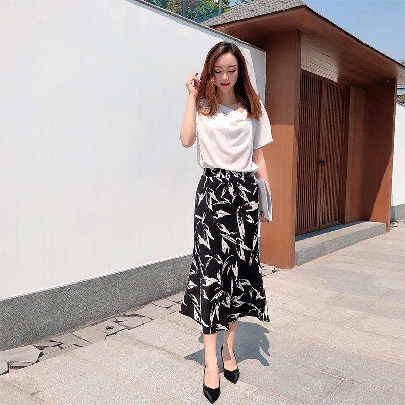 黑白印花半身裙女夏季2025新款高腰a字裙显瘦中长款雪纺碎花裙子