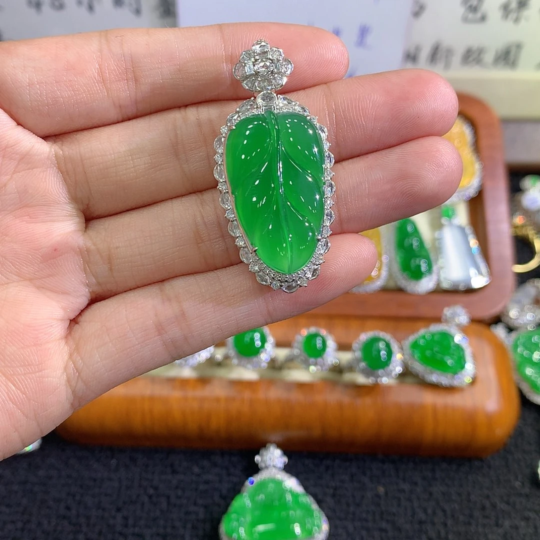 翡翠18K金镶嵌吊坠(不含链)叶子