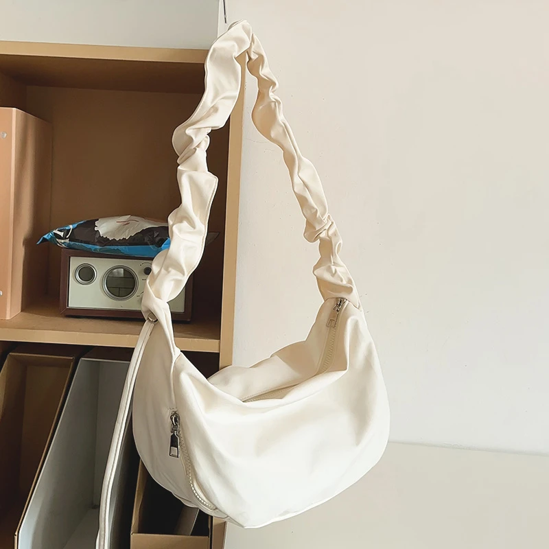 高颜值洋气少女粉褶皱时尚云朵包2025新款小众百搭纯色单肩斜挎包