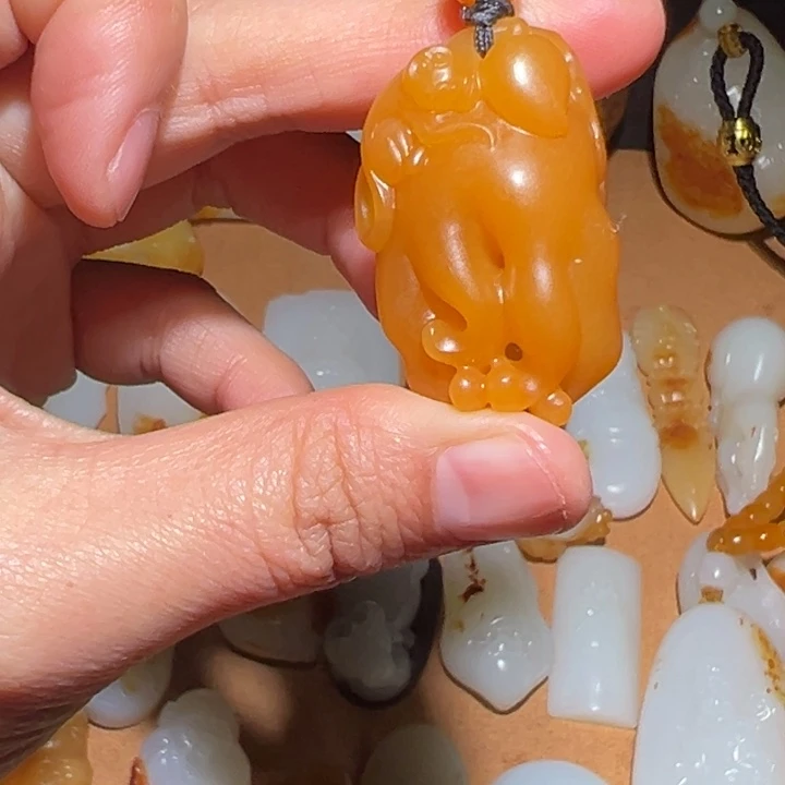 哪***吒和田玉未镶嵌颈饰