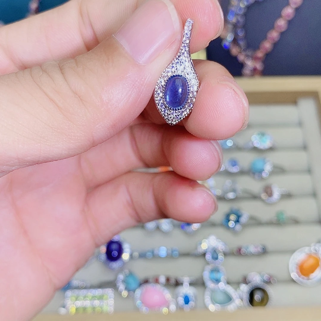 海蓝宝石颈饰未镶嵌