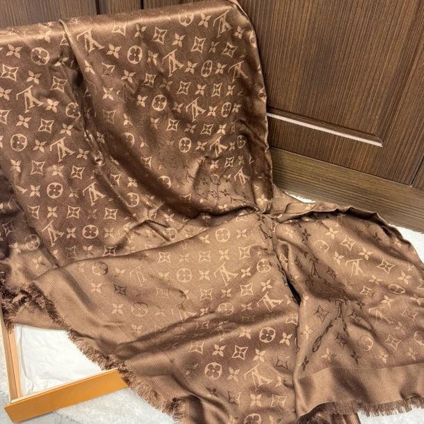 99新 LouisVuitton/路易威登 棕色羊毛围巾大披肩/二奢