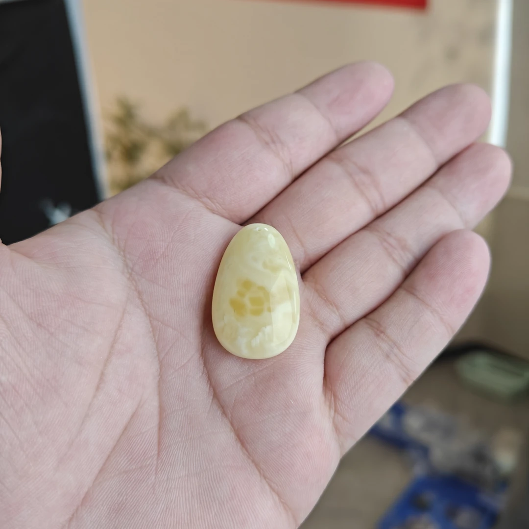 琥珀蜜蜡水滴吊坠