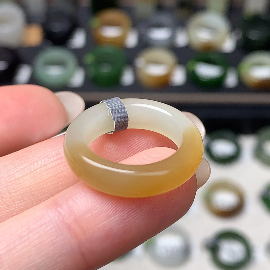 未镶嵌戒指和田玉