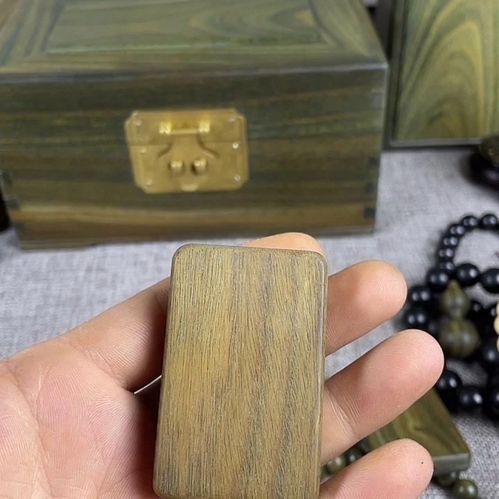 维腊木（绿檀）牌子
